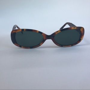 VINTAGE CLOUT SUNGLASSES